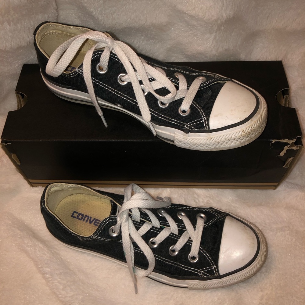 Black low top converse all stars